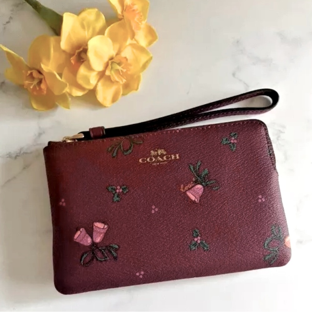 COACH Corner Zip Wristlet Wallet With Holiday Bells Print CE920 NWT